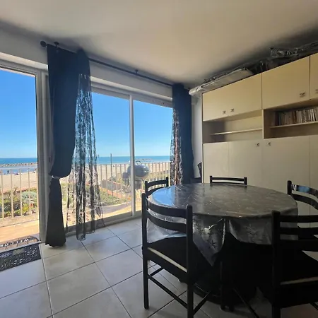 Апартаменты Chau Вальрас-Пляж