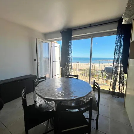 Chau Apartment *